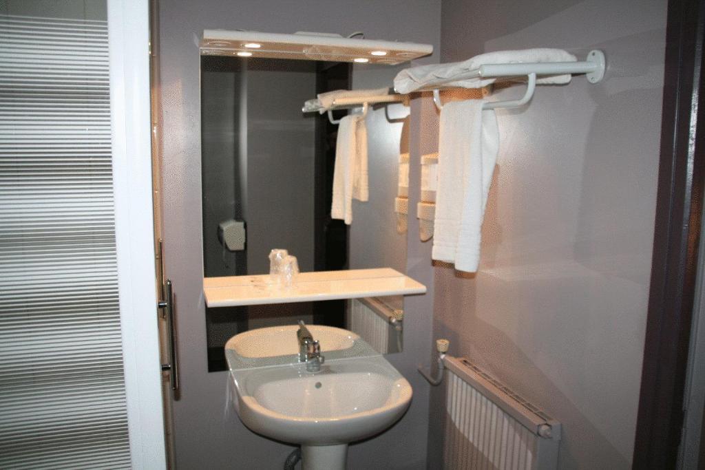 Hotel De L'Europe Pierre-Bénite Екстериор снимка