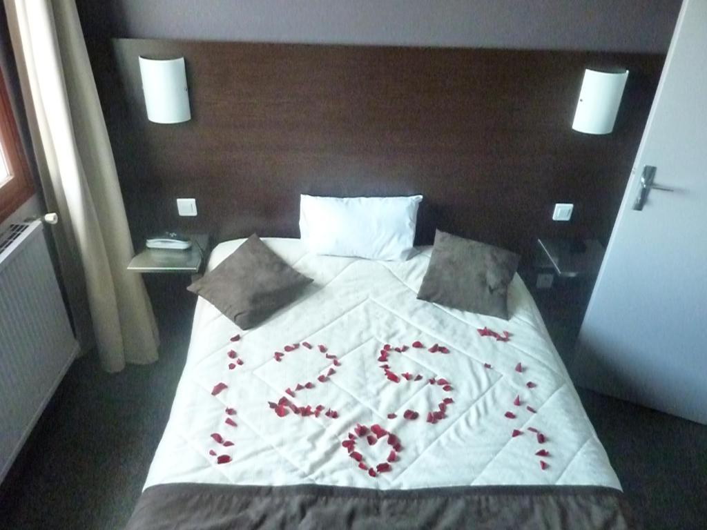 Hotel De L'Europe Pierre-Bénite Екстериор снимка
